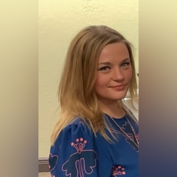 Meet your Posher, Alicia - Picture 1 of 2